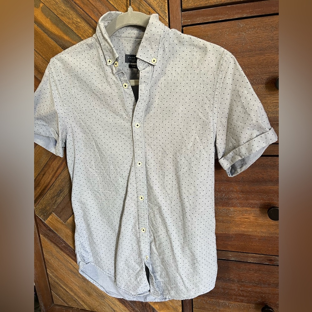 Zara Men short sleeve button down shirt. Mini polka dot. Small S slim fit